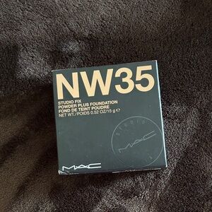 MAC Cosmetics Studio Fix Powder Plus Foundation - Black Packaging